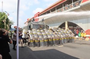 Polres Kebumen Gelar Latihan Sispam Kota, Simulasikan Penanganan Demo hingga Anarkis