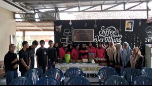 “Chef for a Day”, Polsek Gombong Ajak Anak ABK Masak dan Makan Bersama