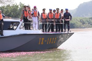Upacara Tabur Bunga di Laut, Polres Kebumen Kenang Jasa Pahlawan Jelang Hari Bhayangkara ke-80