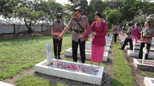 Polres Kebumen Ziarah ke TMP Bumi Wira Bhakti, Kenang Jasa Pahlawan Jelang Hari Bhayangkara ke-80
