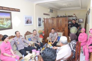Polres Kebumen Anjangsana ke Purnawirawan dan Personel Sakit, Wujud Kepedulian di Hari Bhayangkara ke-80