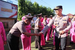 Didampingi Istri, 70 Personel Polres Kebumen Naik Pangkat