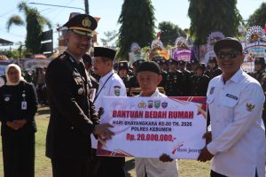 Polres Kebumen Serahkan Bantuan Bedah Rumah pada Puncak Hari Bhayangkara ke-80