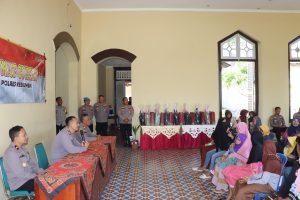 Polres Kebumen Salurkan Perlengkapan Sekolah untuk 15 Pelajar di Prembun