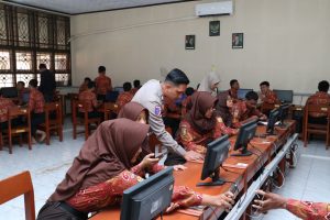 Polres Kebumen Bekali Pelajar SMKN 2 Kebumen Agar Kritis Memilah Informasi Digital