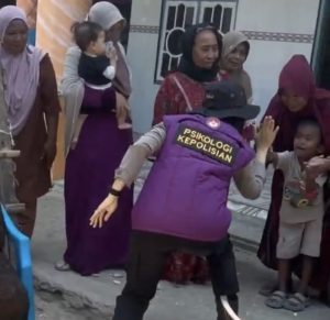 Dua Hari Menemani Warga Manggarai Barat, Tim Trauma Healing Polda Jateng Bantu Pulihkan Kekuatan Psikologis Warga Terdampar Gempa