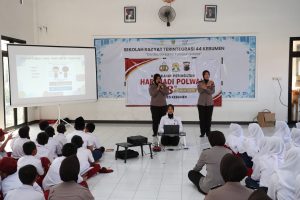 Meriahkan Hari Jadi Polwan ke 78, 100 Siswa Sekolah Rakyat Kebumen Dapat Edukasi Perlindungan Diri dari Polwan